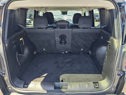 Used 2018 Jeep Renegade Latitude w/ Cold Weather Group AWD/4WD image 15
