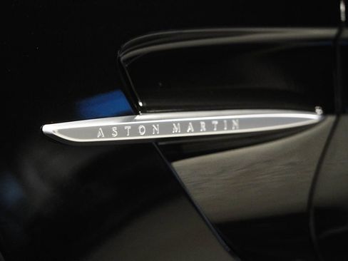 Used 2025 Aston Martin V8 Vantage Coupe image 11