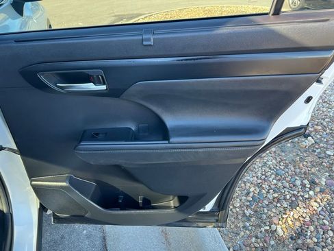 Used 2021 Toyota Highlander XLE image 25