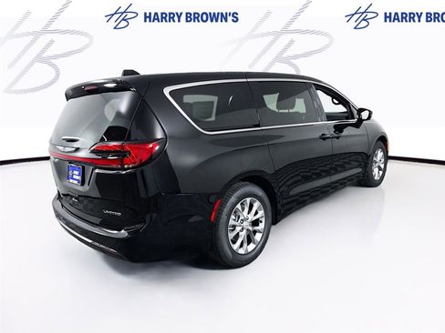 New 2026 Chrysler Pacifica Limited FWD image 33