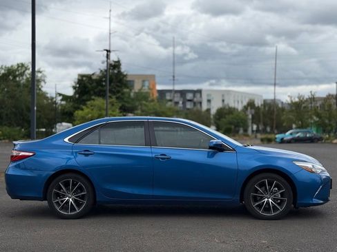 Used 2017 Toyota Camry XSE w/ Moonroof Package FWD image 6