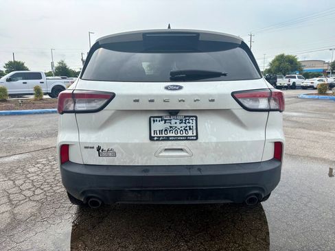 Used 2022 Ford Escape SE w/ SE Sport Appearance Package FWD image 4
