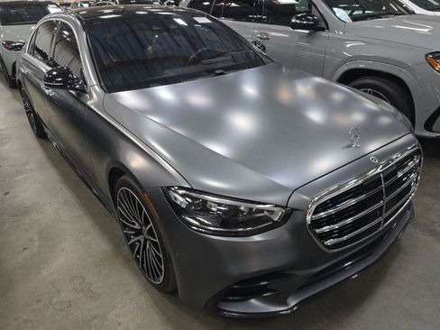 Used 2022 Mercedes-Benz S 580 4MATIC Sedan image 3