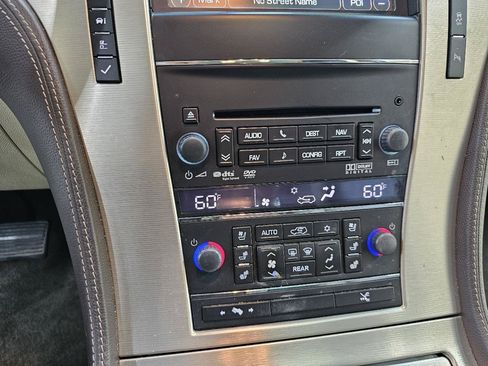 Used 2013 Cadillac Escalade ESV Platinum RWD image 35