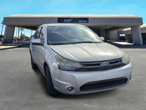 Used 2010 Ford Focus SES image 2