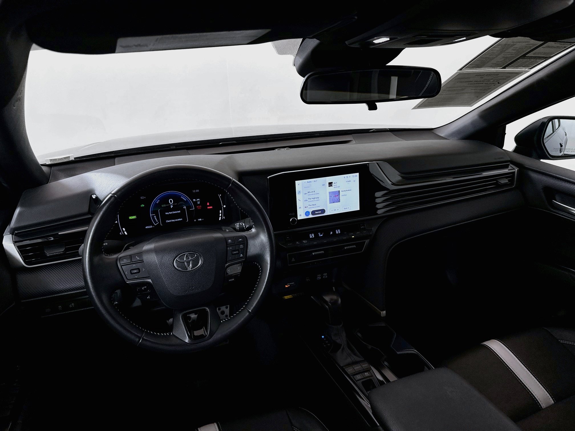 Used 2025 Toyota Camry SE FWD image 21