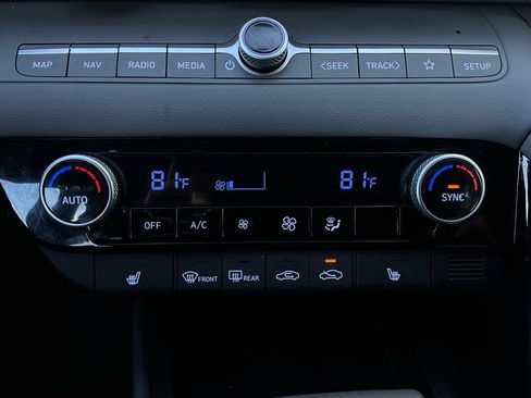 Used 2025 Hyundai Elantra SEL image 27