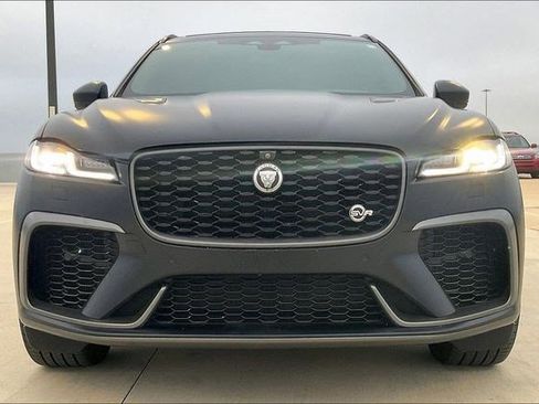 Used 2021 Jaguar F-PACE SVR image 2