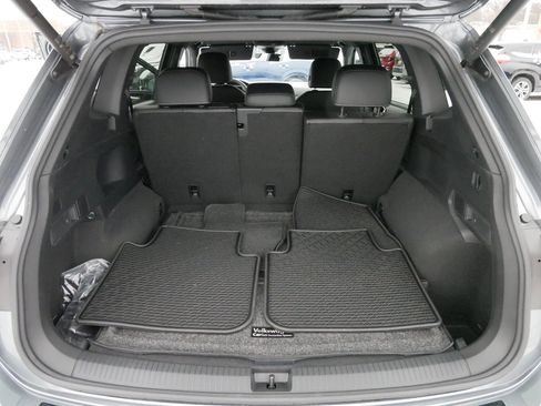 Certified 2024 Volkswagen Tiguan SE R-Line image 18