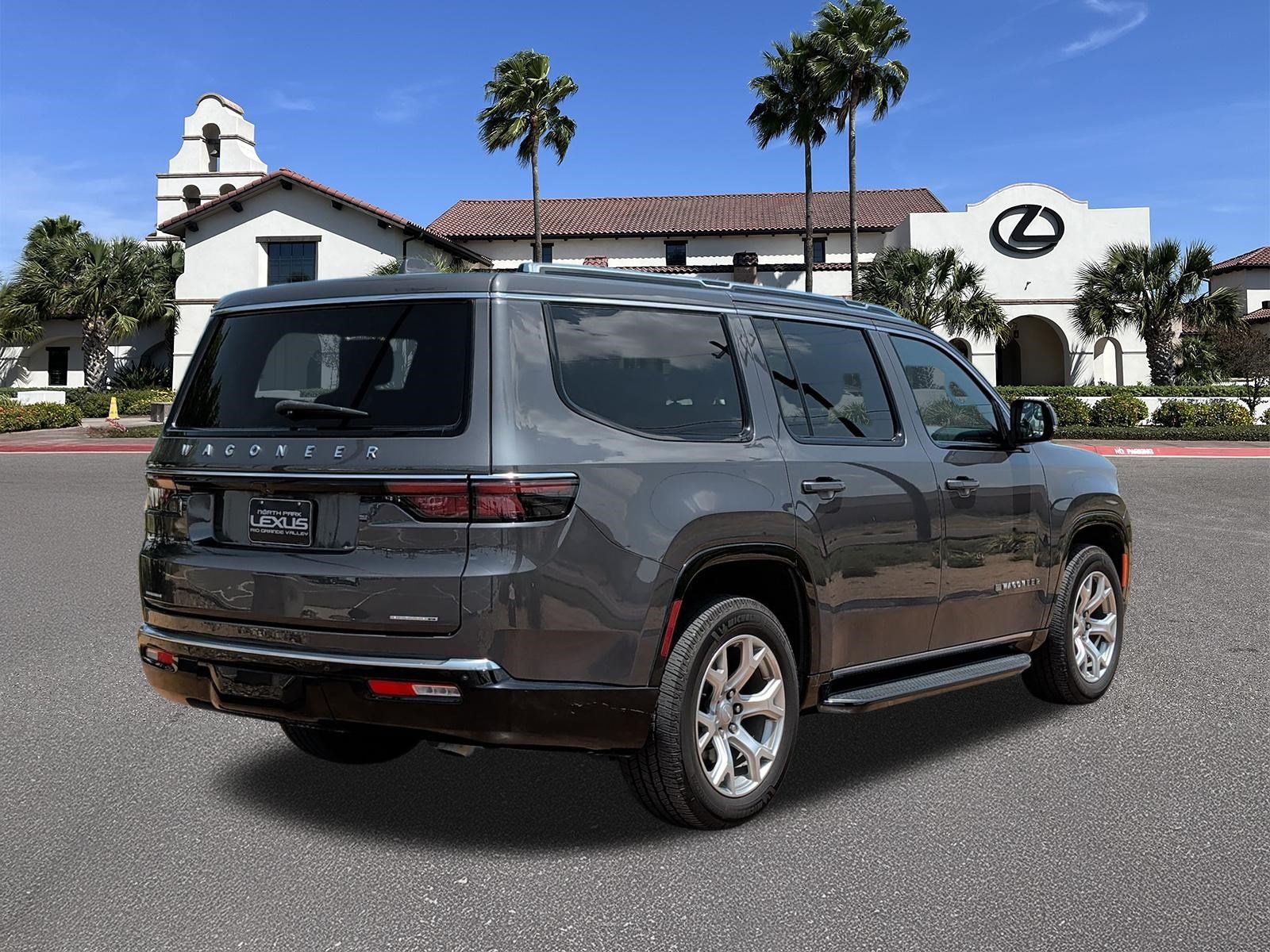 Used 2022 Jeep Wagoneer Series II AWD/4WD image 2