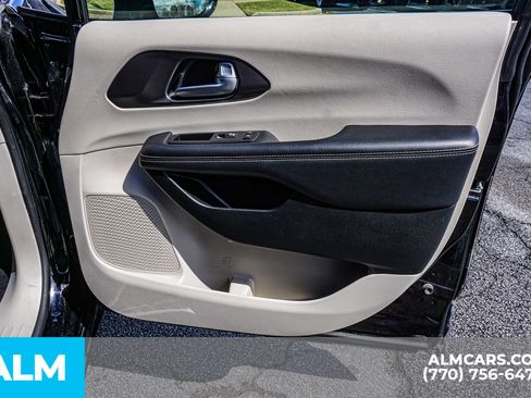 Used 2024 Chrysler Pacifica Touring-L FWD image 47