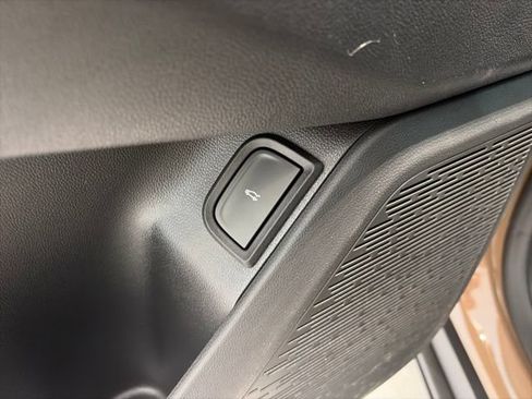New 2027 Chevrolet Equinox LT w/ Convenience Package II FWD image 10