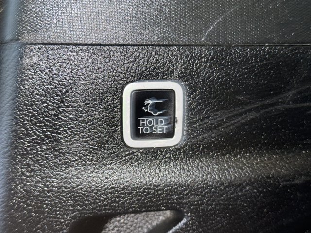 Used 2024 Jeep Wagoneer L Series II RWD image 13