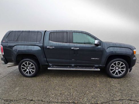 Used 2017 GMC Canyon Denali image 2