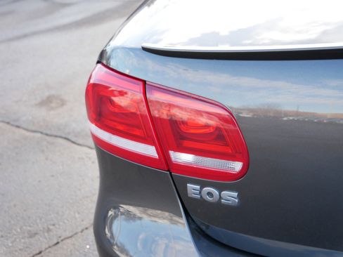 Used 2016 Volkswagen Eos Komfort image 17