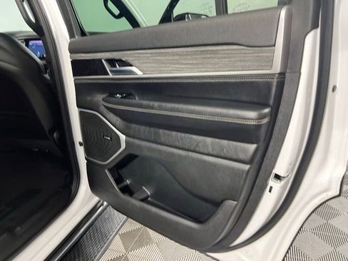 Used 2023 Jeep Wagoneer Series III w/ Rear Seat Video Group 1 image 19