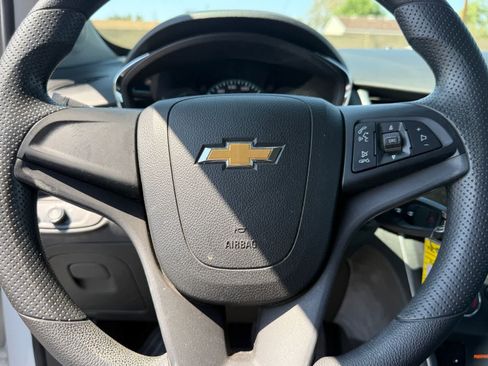 Used 2020 Chevrolet Trax LS FWD image 17