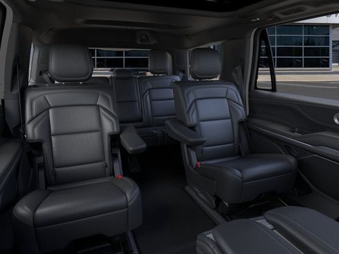 New 2026 Lincoln Navigator Reserve w/ Jet Appearance Package AWD/4WD image 11