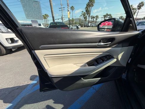 Used 2021 Nissan Altima 2.5 SV w/ SV Premium Package FWD image 14