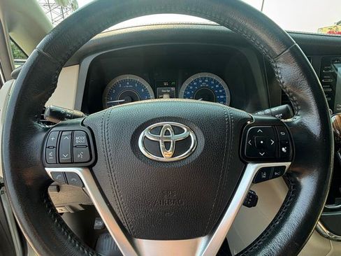 Used 2019 Toyota Sienna AWD image 15