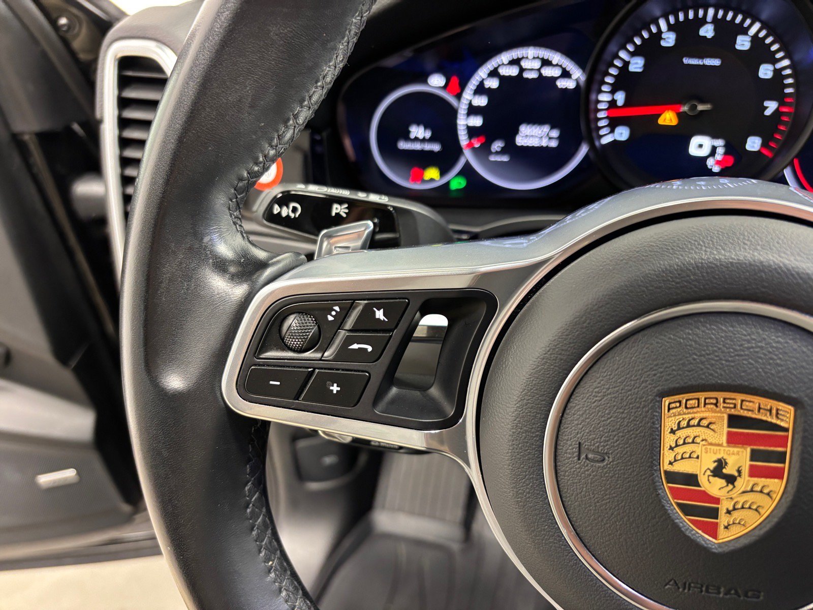 Used 2023 Porsche Cayenne Platinum Edition AWD/4WD image 19