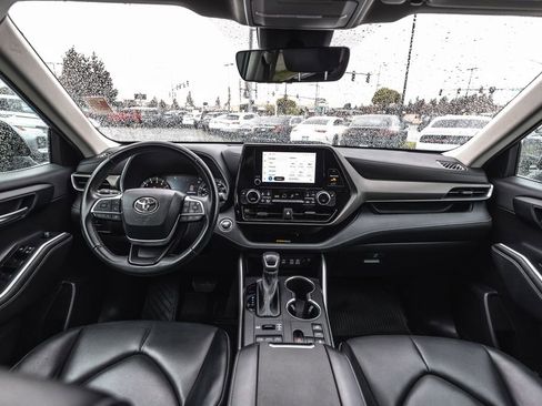 Used 2023 Toyota Highlander XLE image 26