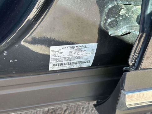 Used 2023 Ford Explorer XLT AWD/4WD image 18