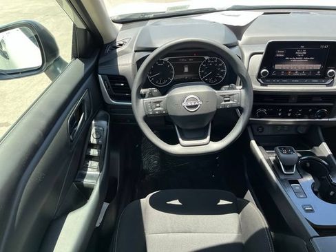 Used 2025 Nissan Rogue S FWD image 11