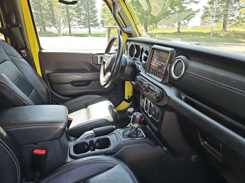 Used 2023 Jeep Wrangler Unlimited Sahara w/ Cold Weather Group AWD/4WD image 11