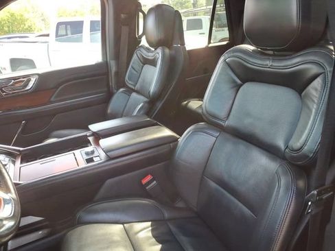 Used 2021 Lincoln Navigator Reserve AWD/4WD image 11
