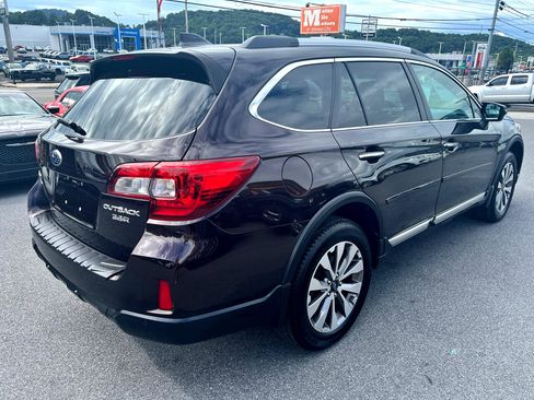 Used 2017 Subaru Outback 3.6R Touring image 5