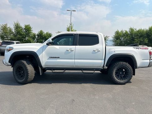 Used 2020 Toyota Tacoma TRD Off-Road AWD/4WD image 12