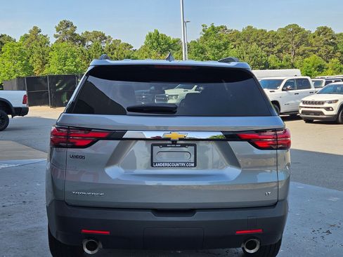 Used 2023 Chevrolet Traverse LT FWD image 6