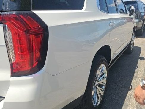 Used 2021 GMC Yukon Denali w/ Denali Premium Package AWD/4WD image 10