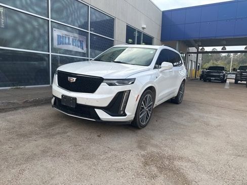 Used 2022 Cadillac XT6 Sport w/ Technology Package image 4