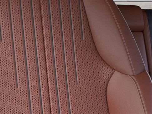 New 2025 Cadillac Optiq Luxury 2 image 21