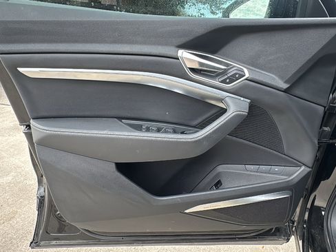 Used 2021 Audi e-tron Premium Plus w/ Premium Plus Package image 12