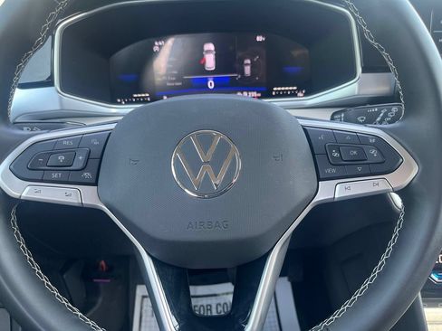 Certified 2025 Volkswagen Taos SE AWD/4WD image 22