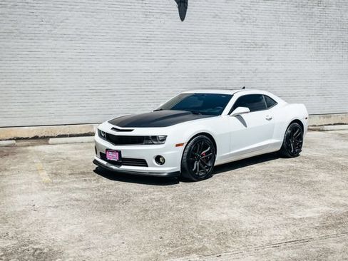 Used 2013 Chevrolet Camaro SS w/ SS Performance Package RWD image 47