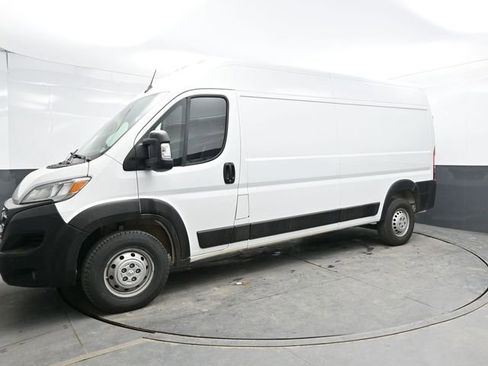 Used 2024 RAM ProMaster 2500 w/ Convenience Group FWD image 3