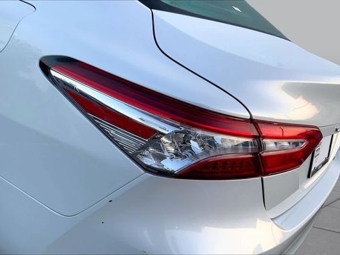 Used 2020 Toyota Camry XLE w/ Sunroof Package FWD image 26
