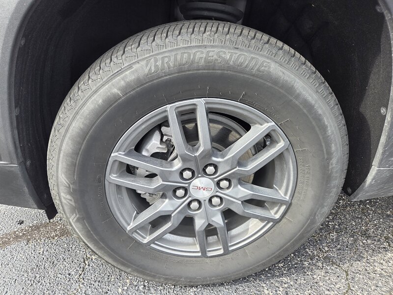 Used 2025 GMC Acadia Elevation FWD image 9