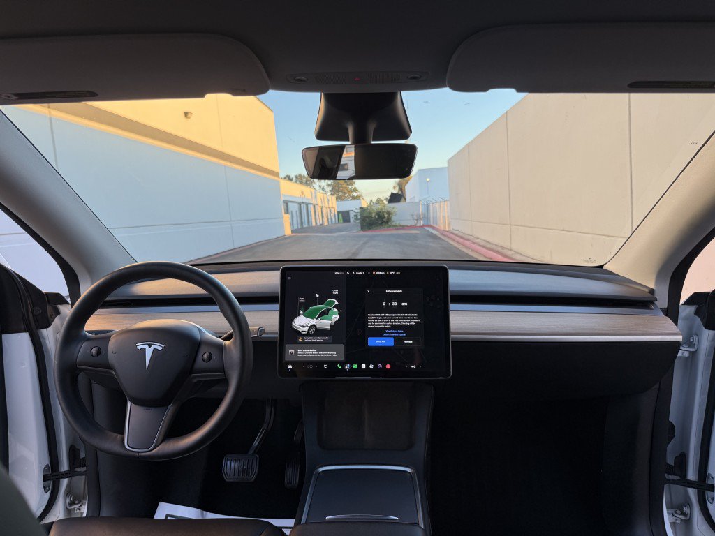 Used 2022 Tesla Model Y Long Range AWD/4WD image 13