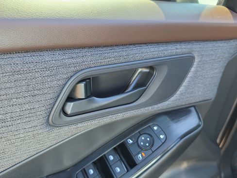 Used 2023 Nissan Rogue S FWD image 17