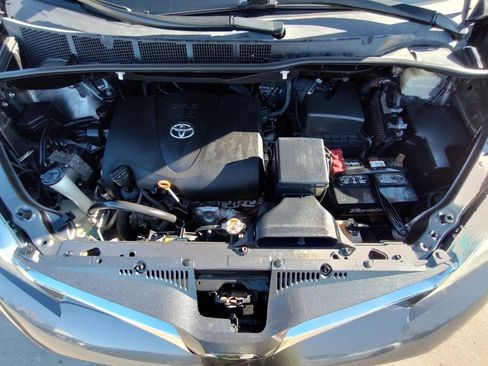 Used 2018 Toyota Sienna XLE w/ XLE Navigation Package image 51