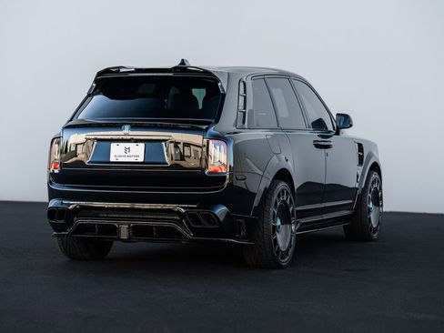 Used 2023 Rolls-Royce Cullinan Black Badge image 19