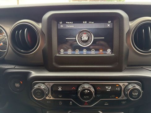 Used 2022 Jeep Gladiator Sport AWD/4WD image 36
