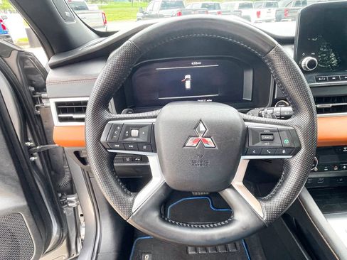 Used 2023 Mitsubishi Outlander SEL AWD/4WD image 11