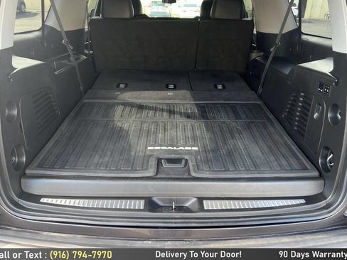 Used 2017 Cadillac Escalade ESV Luxury AWD/4WD image 12