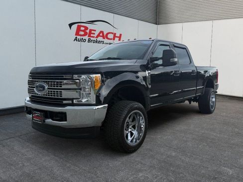 Used 2017 Ford F250 XL w/ Power Equipment Group AWD/4WD image 3